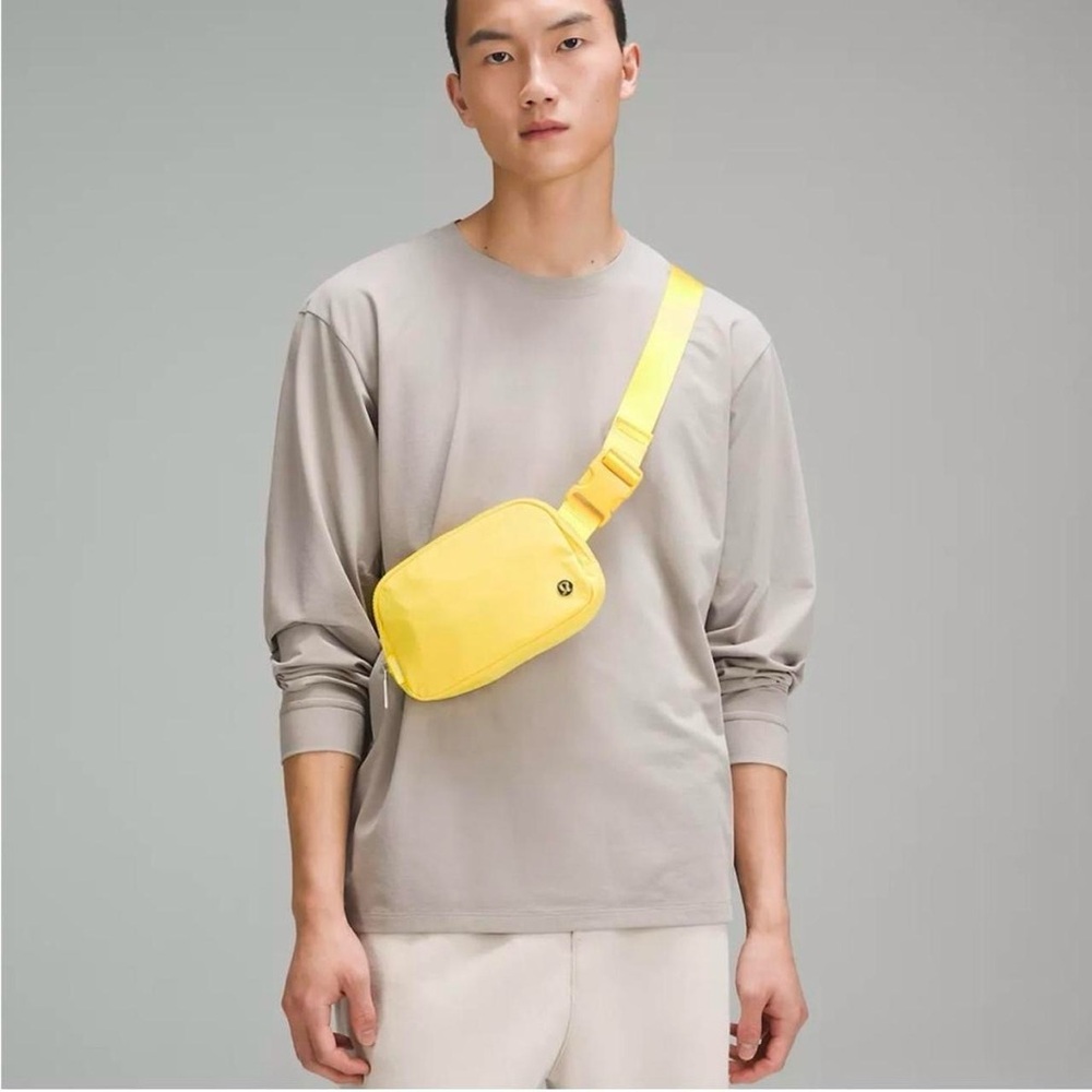 Lululemon Everywhere Belt Bag 1L- Utility Yellow - Picture 9 of 9